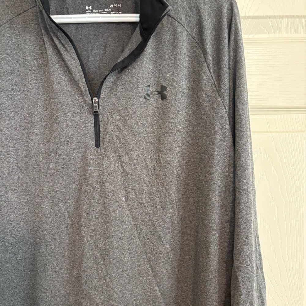 Under Armour HeatGear 1/4 zip pull over long sleeve gray black trim large